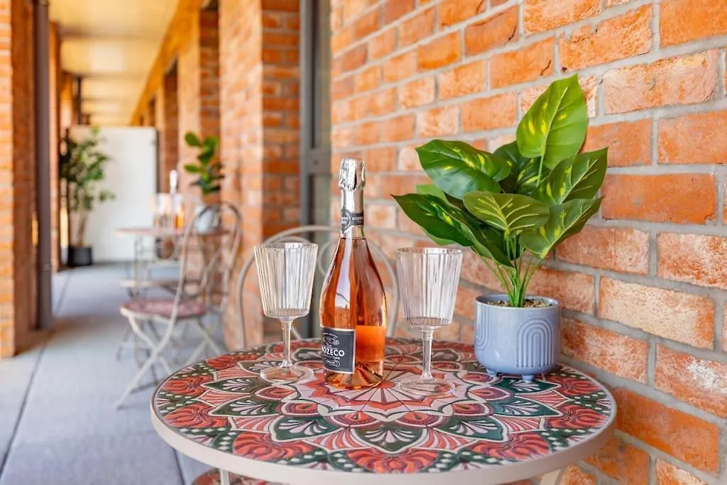 Wild Roses Serviced Apartments - Upton Park London United Kingdom
