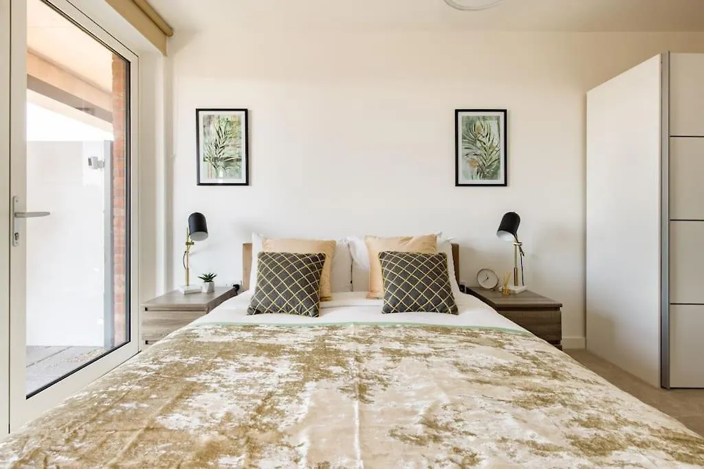 Wild Roses Serviced Apartments - Upton Park London